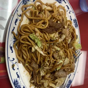 a plate of noodles with meat and vegetables