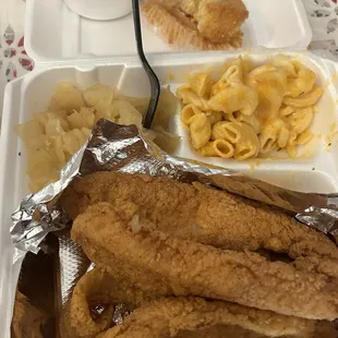 Fish plate cabbage and baked Mac and cheese
