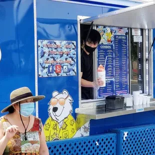 Talking to the cool bear in an Aloha shirt. Yes, it's 99° F.  Okay, who ordered Ninth Island ?