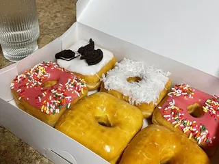 Deluxe Donuts