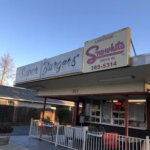 Since 1959, serving up eats on this very spot. How cool is that!?! Very!