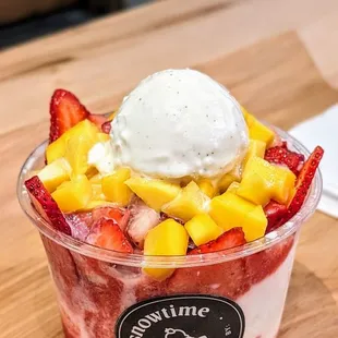 Sweet Sunset Snow with mango and strawberries (and vanilla ice cream) - SO GOOD!!