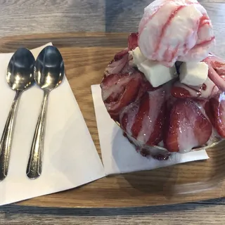 Strawberry Cheesecake BingSu