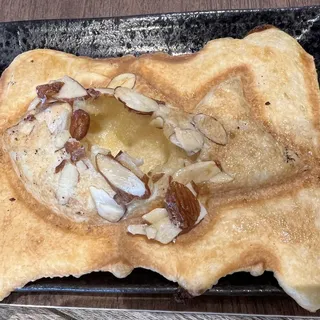 Custard with Injeolmi Taiyaki