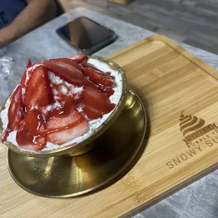 Strawberry snowy sundae