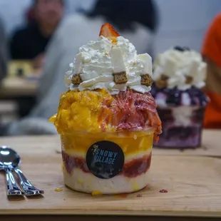 1/2 Mango + 1/2 Strawberry w/ Cheesecake - IG: @nelson_eats