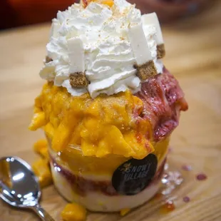 1/2 Mango + 1/2 Strawberry w/ Cheesecake - IG: @nelson_eats