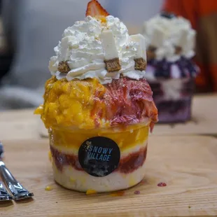 1/2 Mango + 1/2 Strawberry w/ Cheesecake - IG: @nelson_eats