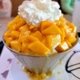 Large mango bingsu