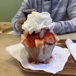 Strawberry bingsu
