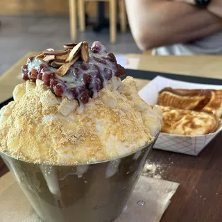 Mochi (Injeolmi) and Red Bean