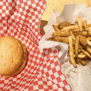 Cheeseburger, fries (single order)