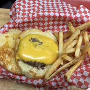 Kids menu: Cheeseburger