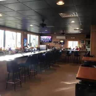 the bar area of a restaurant