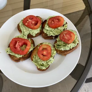 Spinach Pistachio Pesto Crostini