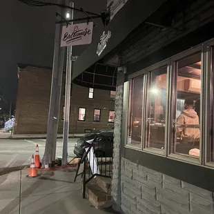 the outside of the restaurant