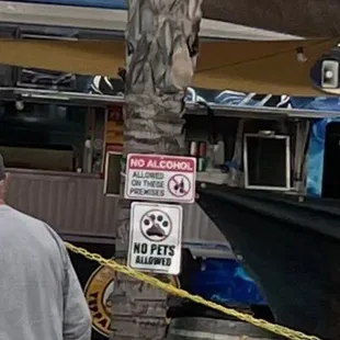 Outdoor seating, disappointing