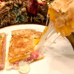 Cold Cuts Fateer
Cold cuts and mixed cheese stuffed in a fluffy fateer.
https://www.sodelight.net/product-page/cold-cuts-fateer