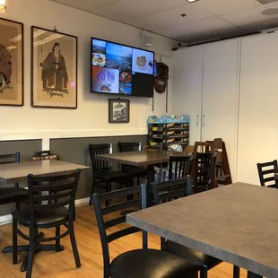 Early dinner, no one here yet.