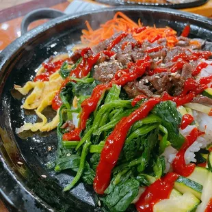 Dolsot bibimbap with beef