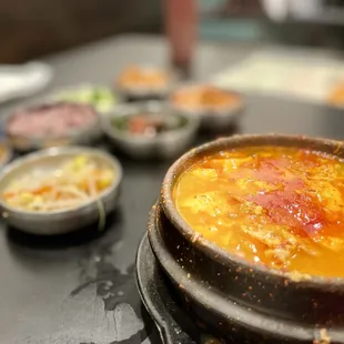 Tofu soup with 7 different sides