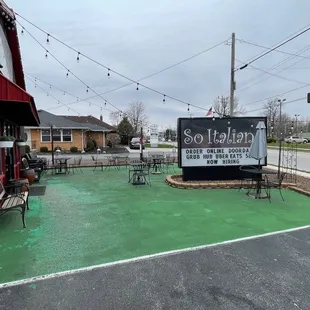 the outside of a restaurant
