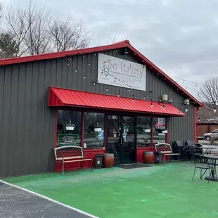 the outside of a restaurant