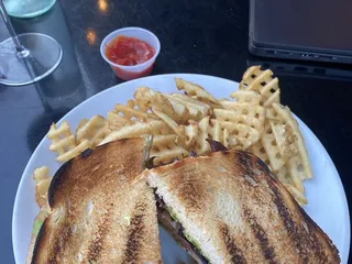 POUR Restaurant & Bar