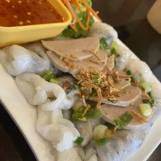 AP9. Steamed Rice Roll w/ Fancy Pork / / Bnh cun
