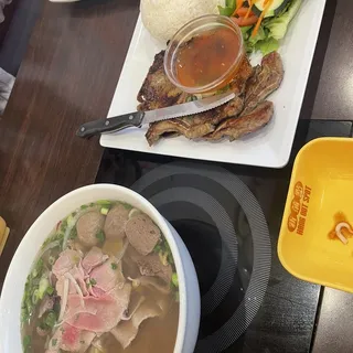 PH1. Combo Beef Noodle Soup (Xtra-Large) / ) / Ph xe la
