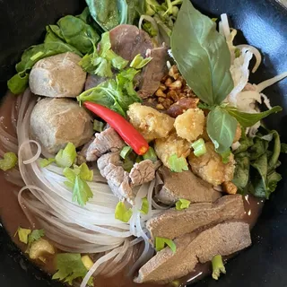 signature thai boat noodle