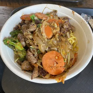 Steak, noodles, veggies, teriyaki and Sriracha!