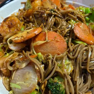 Soba noodles with shrimp and veggies