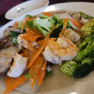Stir cry vegetables with shrimp