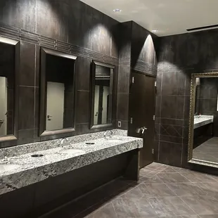 a bathroom with granite counter tops