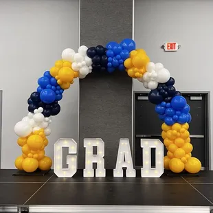 Add our bubbly freeform style to our arch frames for added elegance