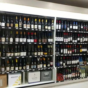 The last wall of wines.