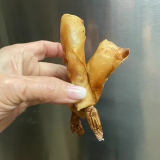 4 pcs Shrimp egg rolls