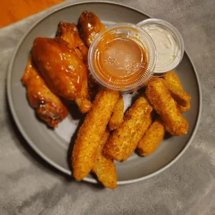 Spicy garlic Sriracha wings with zucchini fries
