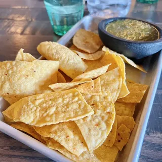 Chips & Salsa   Pick 1 Salsa