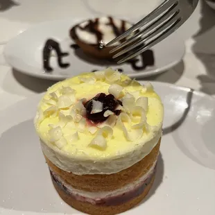 Lemon chiffon cake