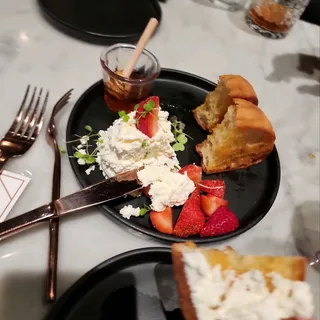 RICOTTA TOAST