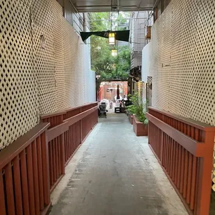 Little alley to the restaurant