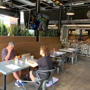 Covered patio with Year-round seating