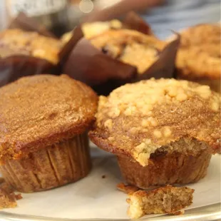 a plate of muffins