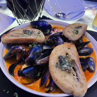 POUND O' MUSSELS