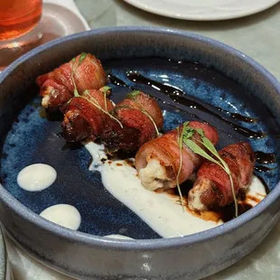 Dátiles rellenos (bacon-wrapped dates)