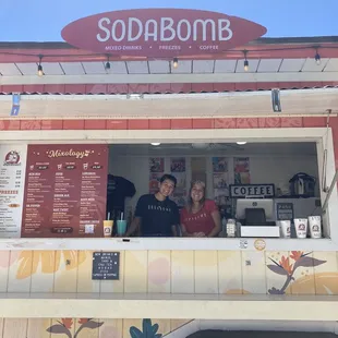 7/2021- The girls gladly posed for a pic on YELP! They work out of a food truck! Look @ da menu!