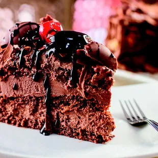 CAKE #26 TRUFADO: Rich and moist chocolate cake filled with chocolate mousse and truffled chocolate. Covered in chocolate mousse