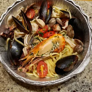 Seafood linguini (amazing!)